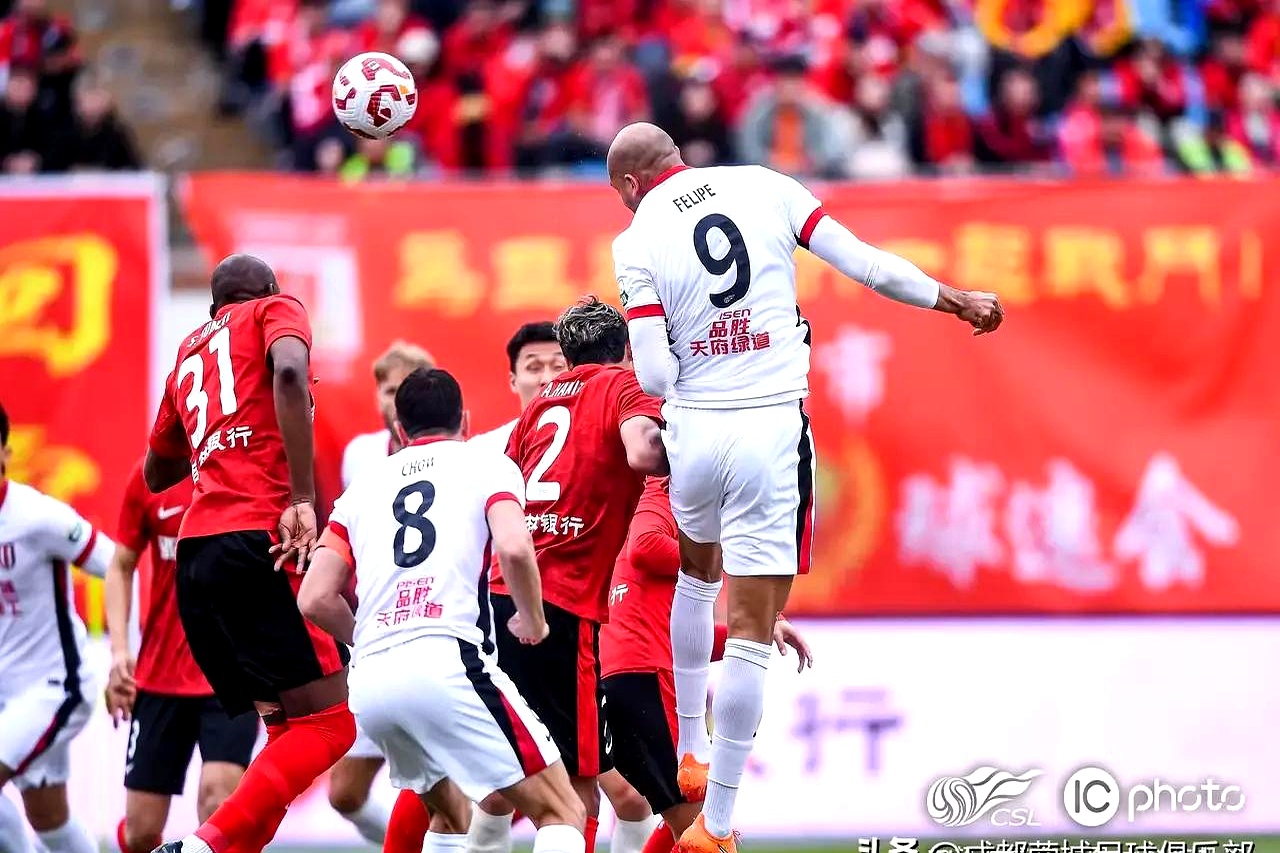 开云体育-包含转折点成都蓉城手感冰凉；亚冠今晨攻防权衡；底气十足；年轻球员得到机会的词条